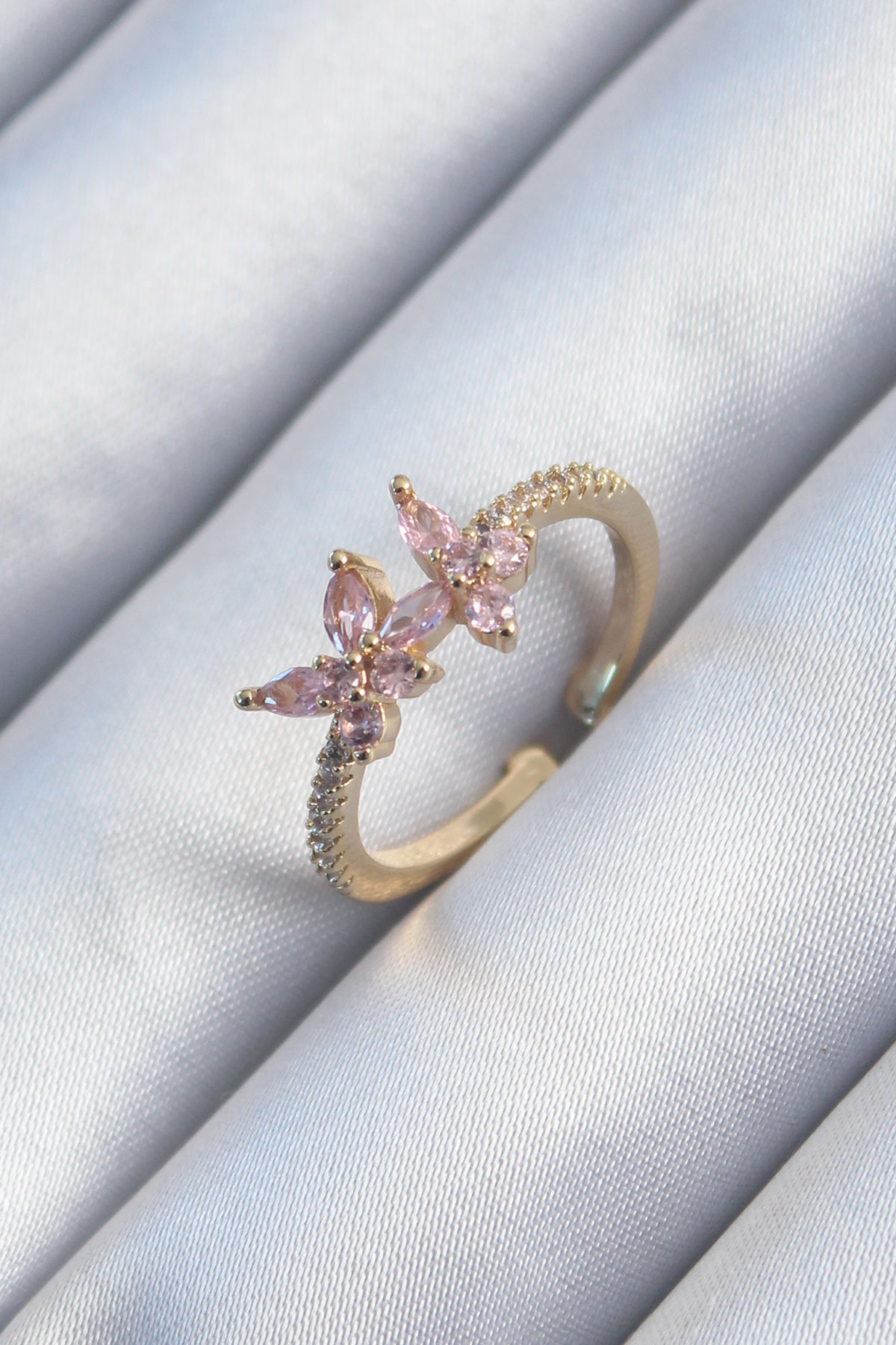 Pirinç Gold Renk Pembe Zirkon Taşlı Kelebek Model Kadın Yüzük